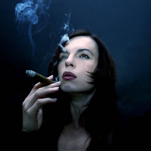 girl-cigar-789993.jpg